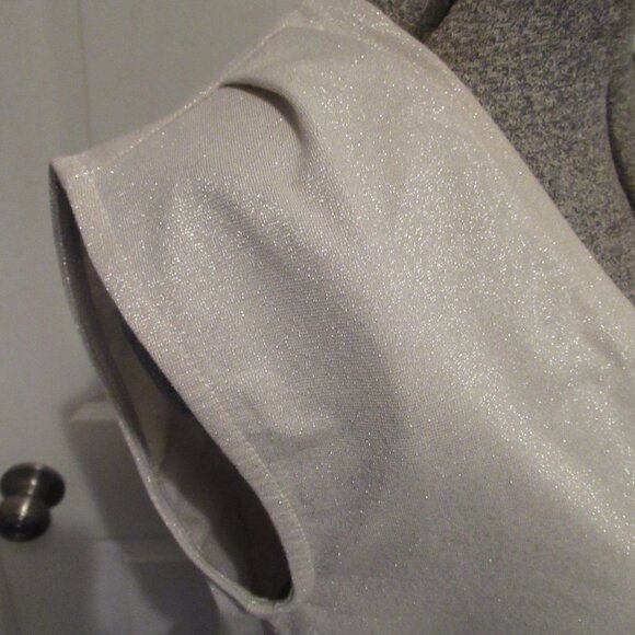 V Neck Shimmer Silver Beige 35" Tank Top Sleeveless Womens Tee Gibson Look New - Picture 4 of 15